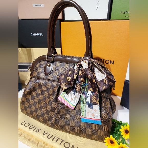 🔥SOLD🔥 LOUIS🌻VUITTON Trevi PM Damier Tote Bag - Picture 3 of 17
